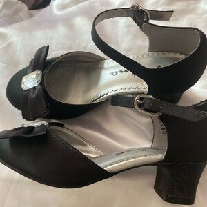 Nina Girls size 13 Black satin heels with Gem Rhinestone Bow